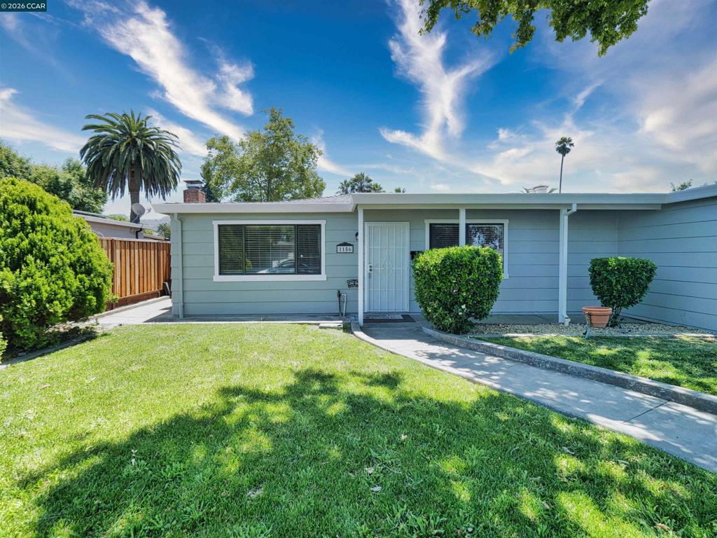 1156 Santa Barbara Dr Property Photo 5