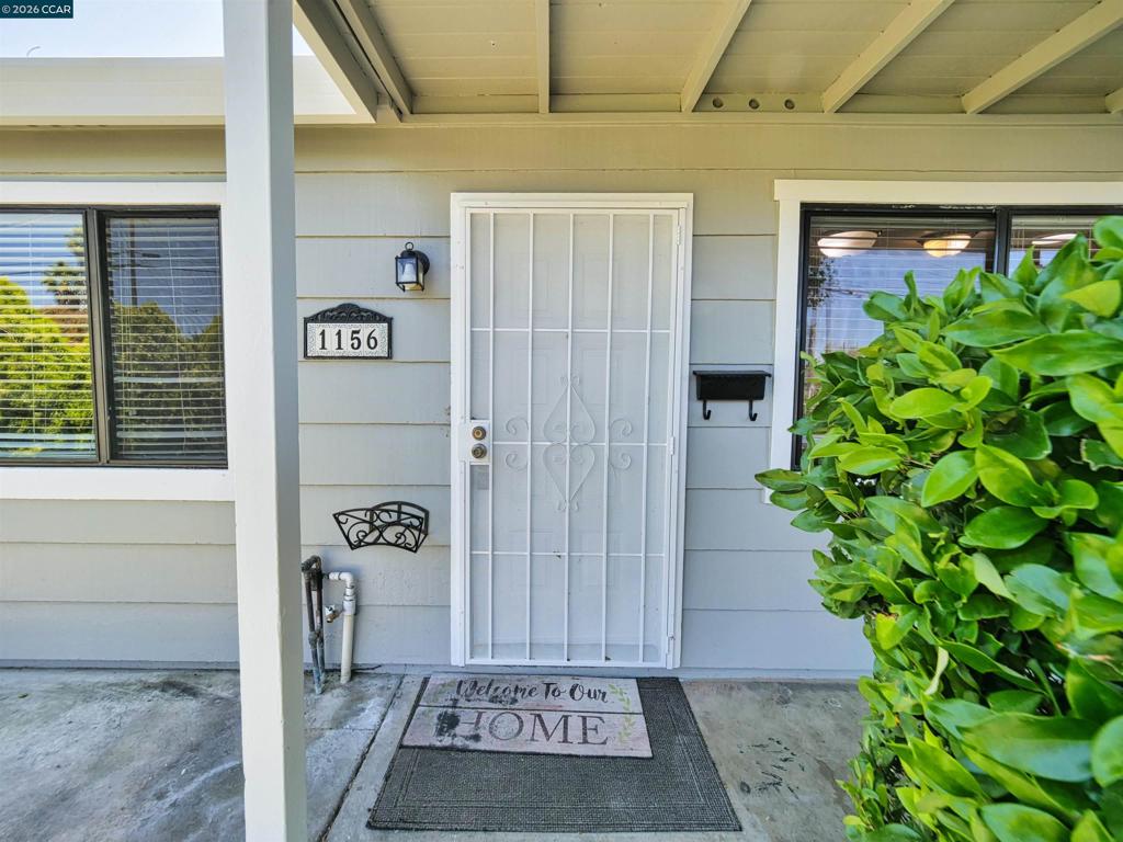 1156 Santa Barbara Dr Property Photo 6