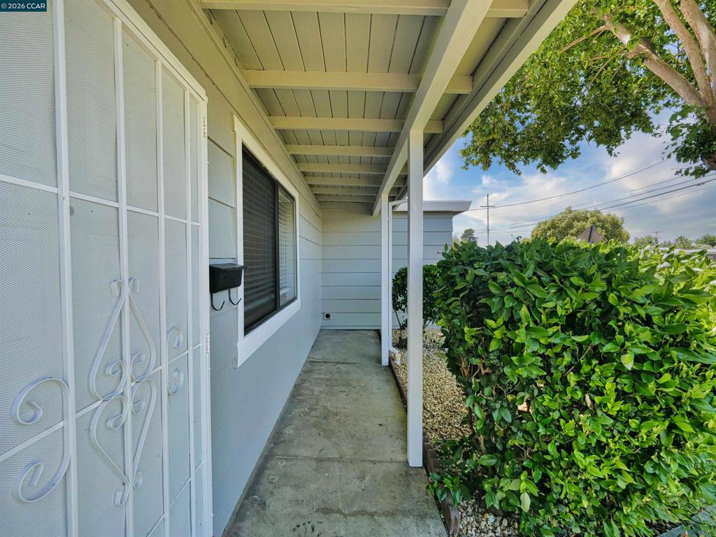 1156 Santa Barbara Dr Property Photo 7