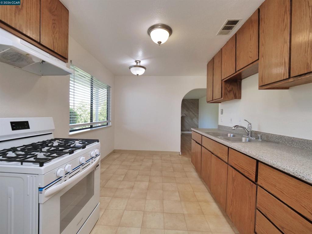 1156 Santa Barbara Dr Property Photo 32