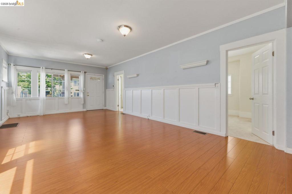 340 Foothill Blvd Property Photo 8