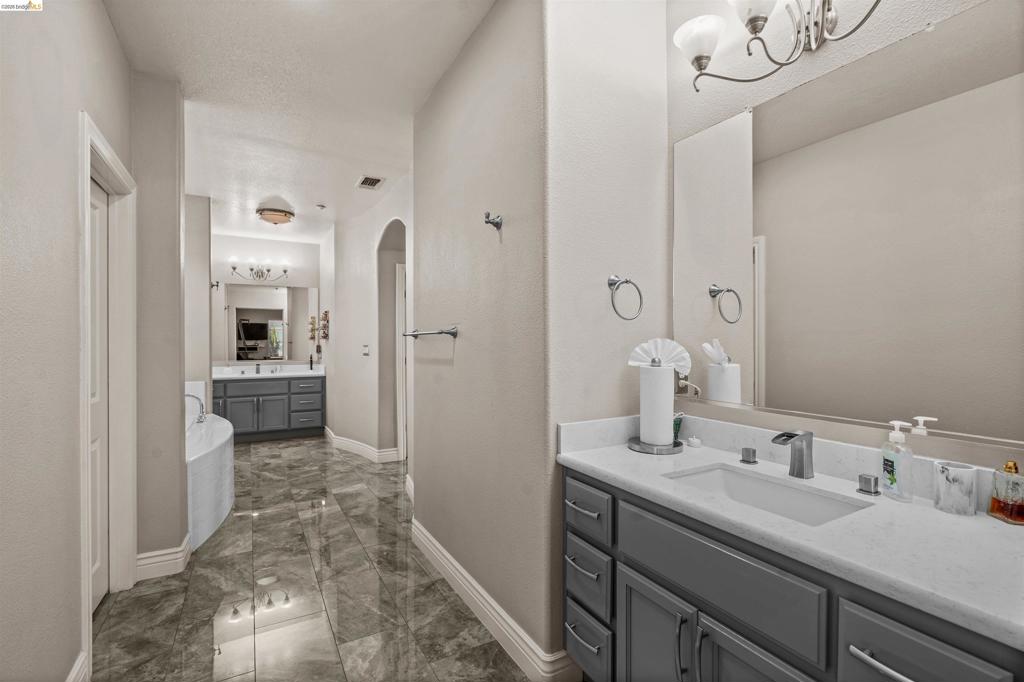 1596 Cherry Blossom Ct Property Photo 35