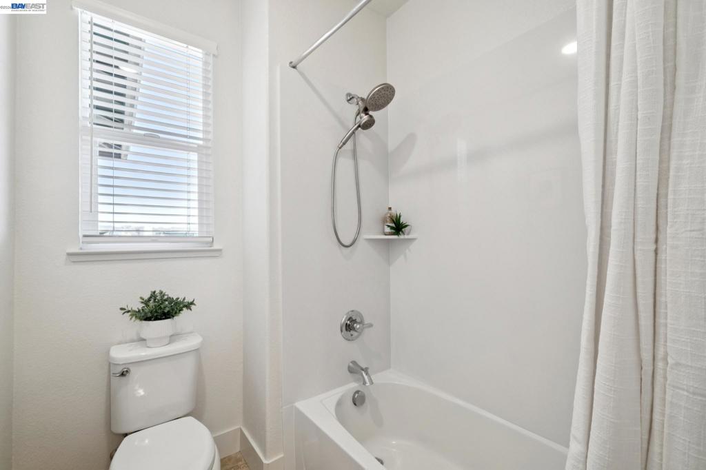472 Diller St Property Photo 33