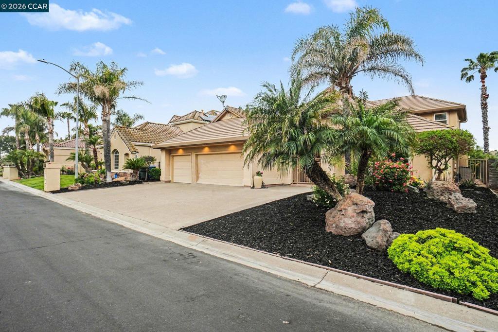 5666 Oakmont Ct Property Photo 3