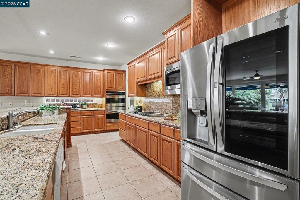5666 Oakmont Ct Property Photo 17