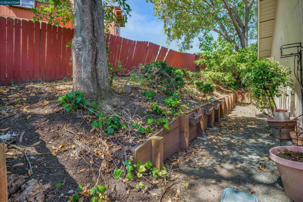 2271 Yale St Property Photo 23