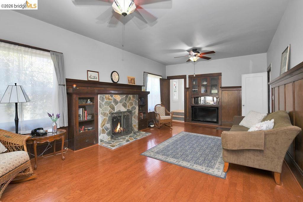 325 S 2nd St Property Photo 10