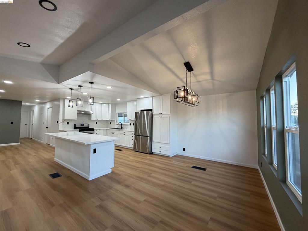 3702 Hawthorne Property Photo 1