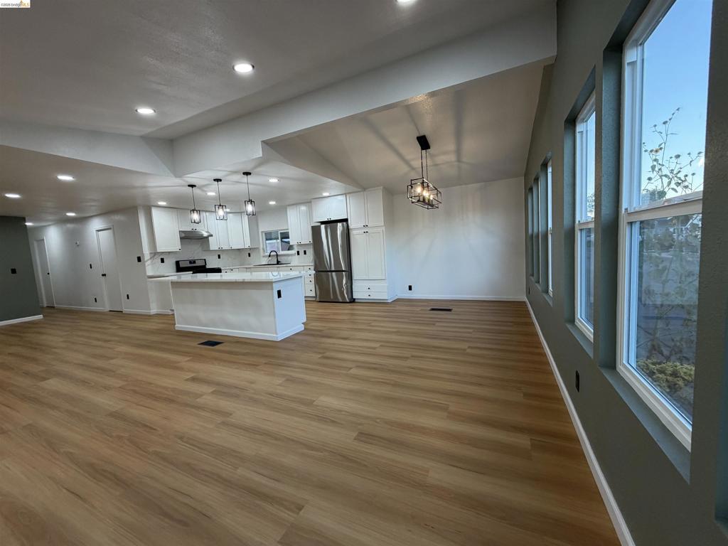 3702 Hawthorne Property Photo 3