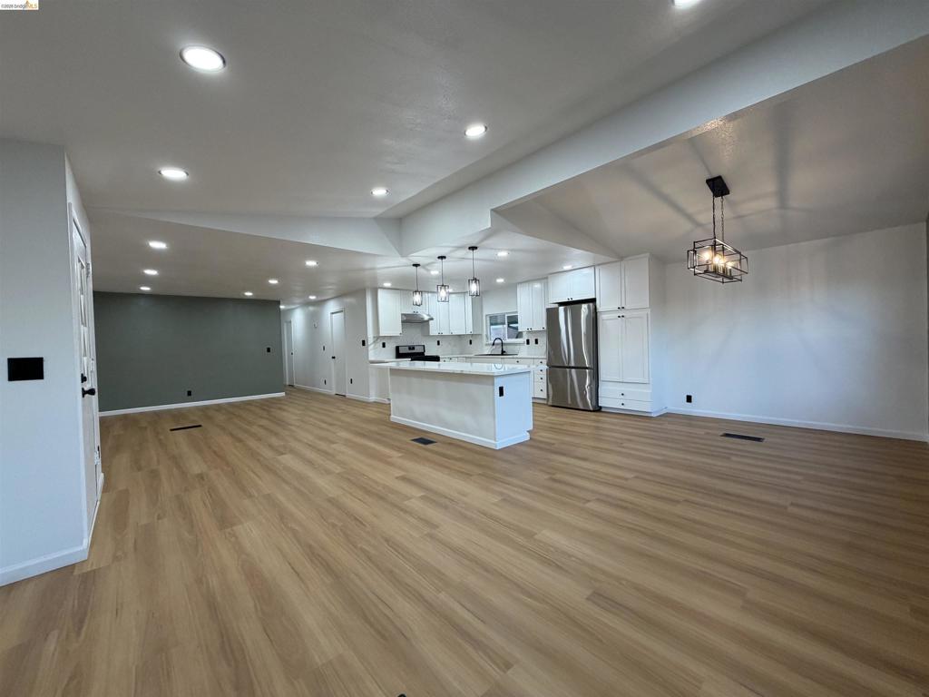 3702 Hawthorne Property Photo 4
