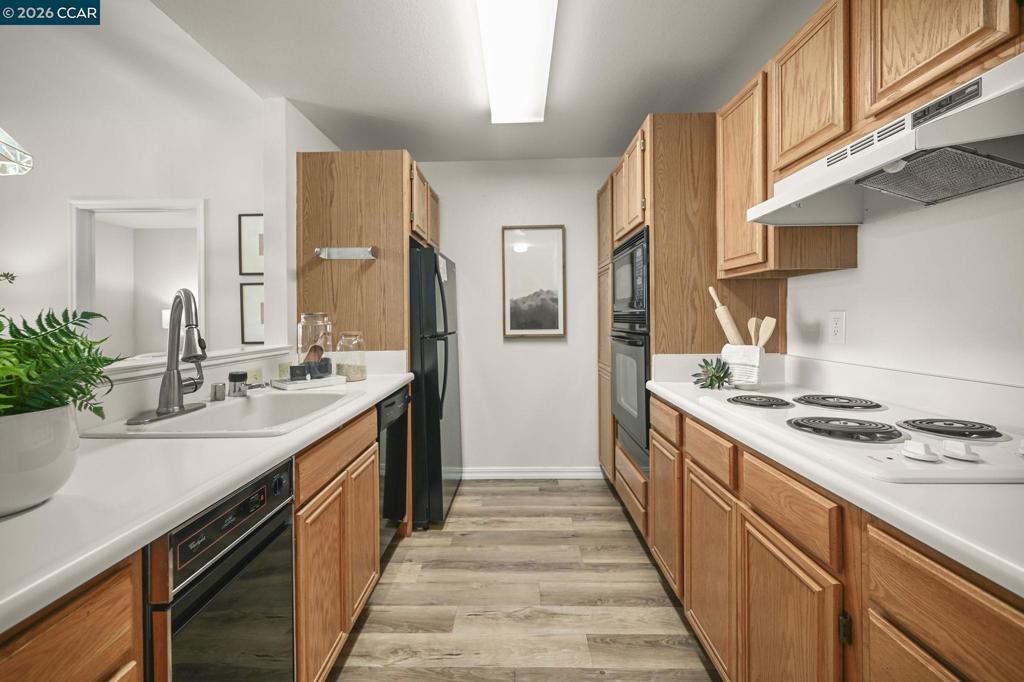 1860 Tice Creek Dr 1228 Property Photo 6