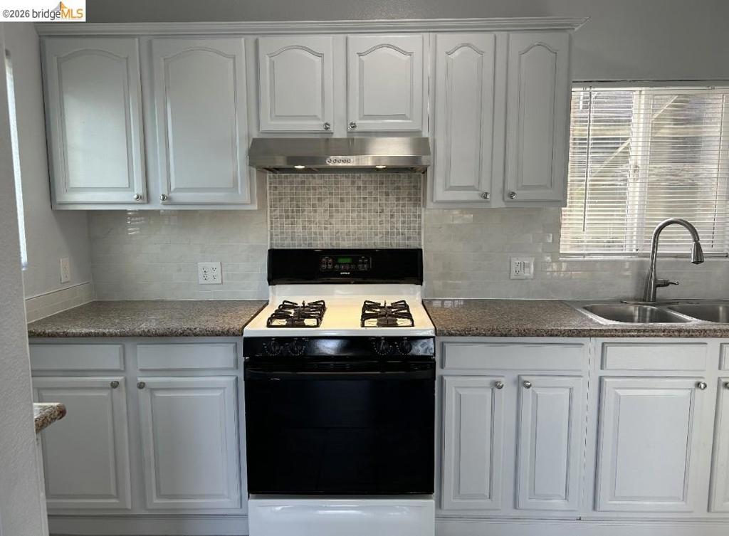 3743 Suter St Property Photo 3