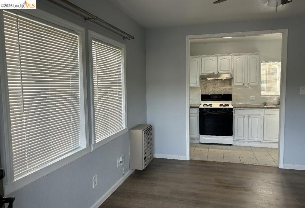 3743 Suter St Property Photo 4