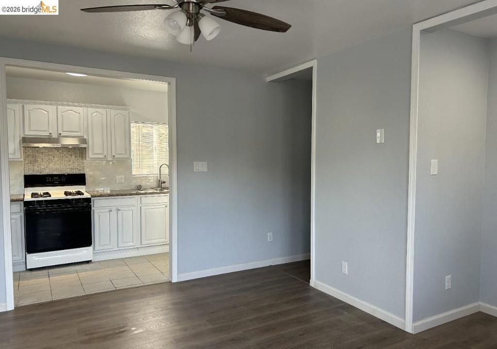 3743 Suter St Property Photo 5