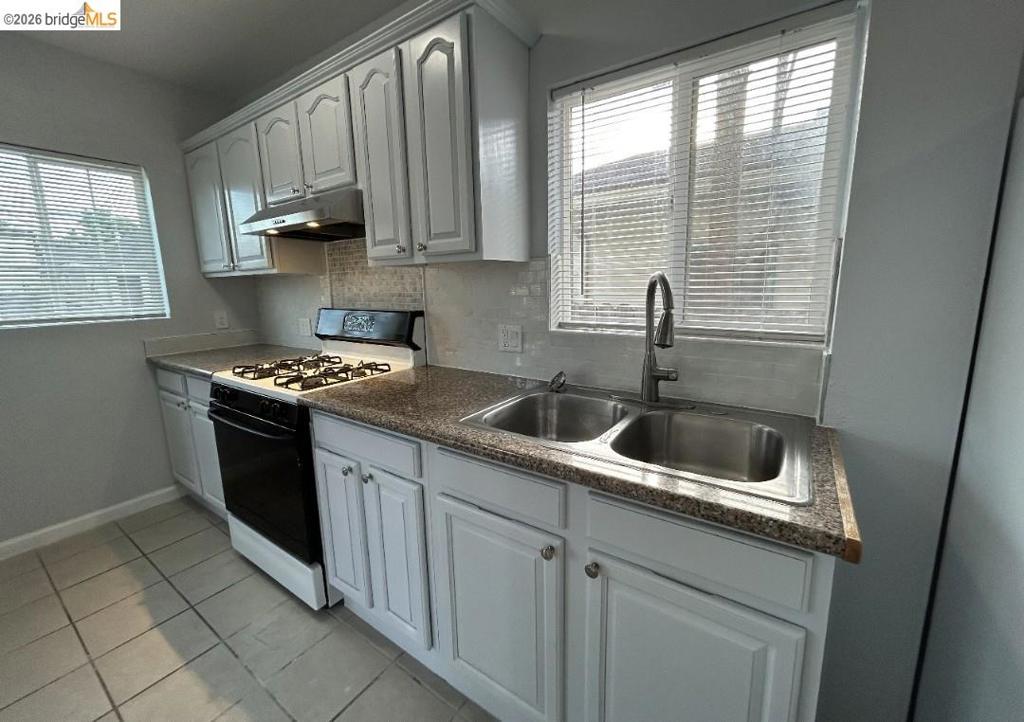 3743 Suter St Property Photo 6