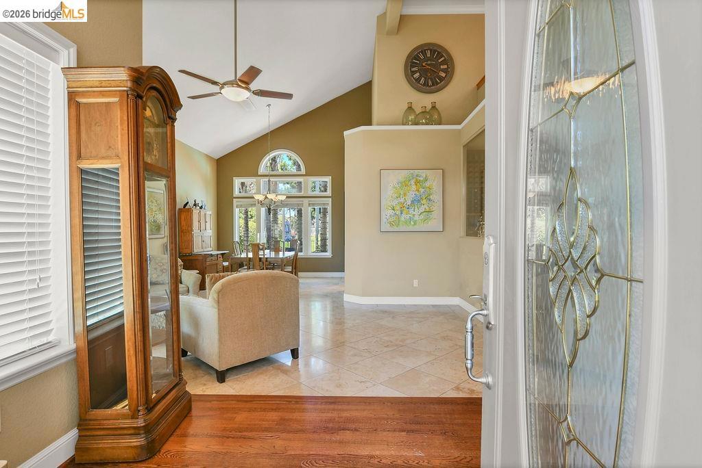 2442 Pinehurst Ct Property Photo 2