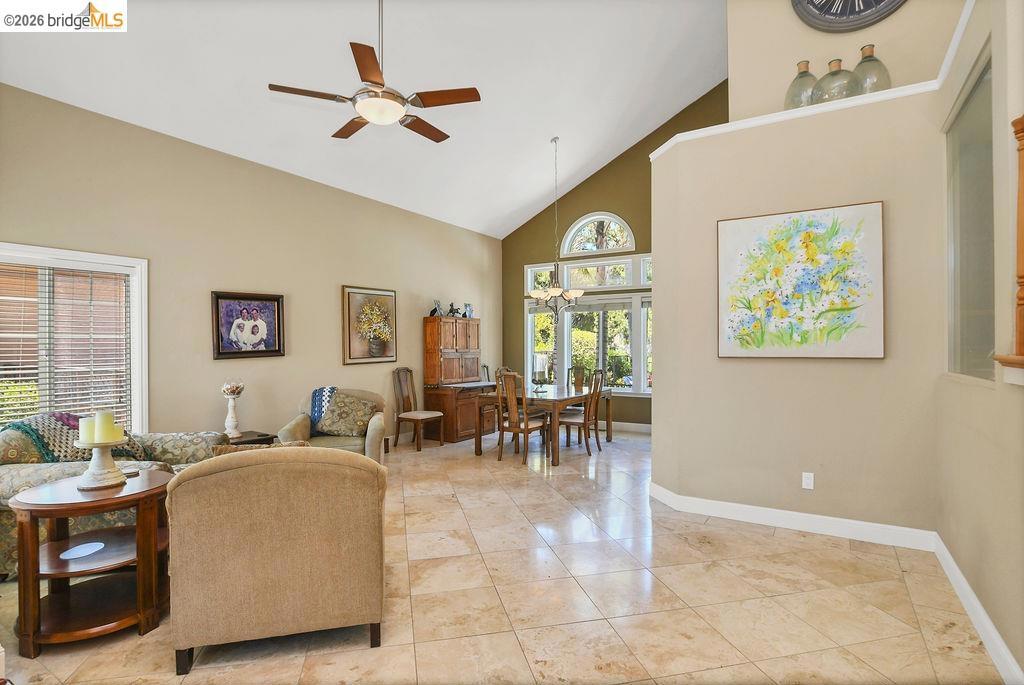 2442 Pinehurst Ct Property Photo 3