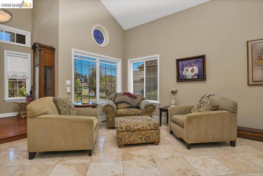 2442 Pinehurst Ct Property Photo 4