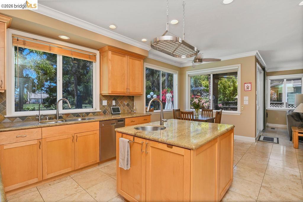 2442 Pinehurst Ct Property Photo 8