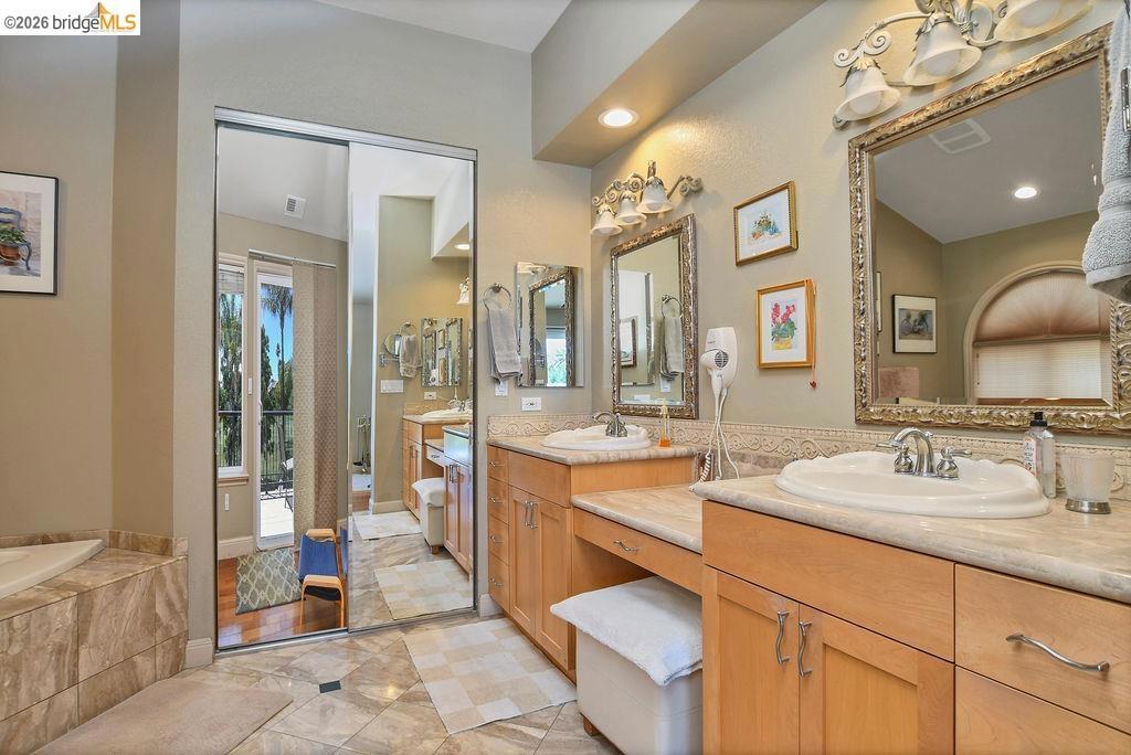 2442 Pinehurst Ct Property Photo 26