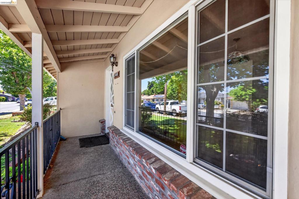 2148 Frederick St Property Photo 4