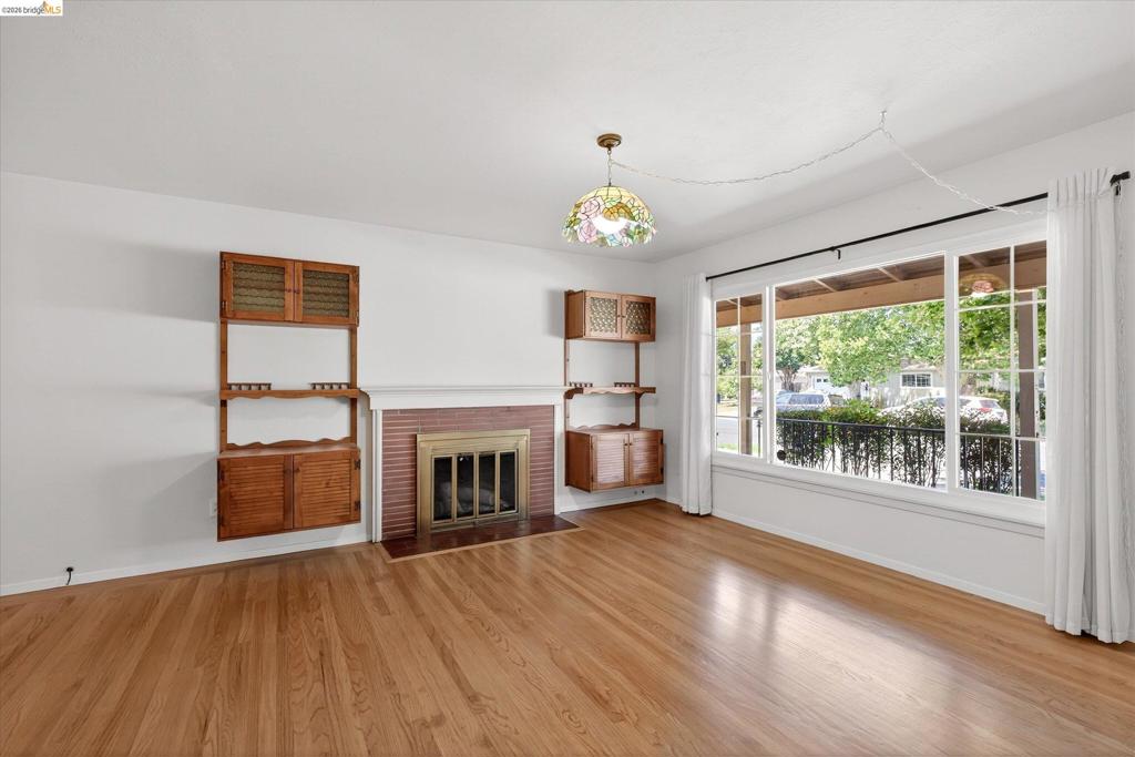 2148 Frederick St Property Photo 8