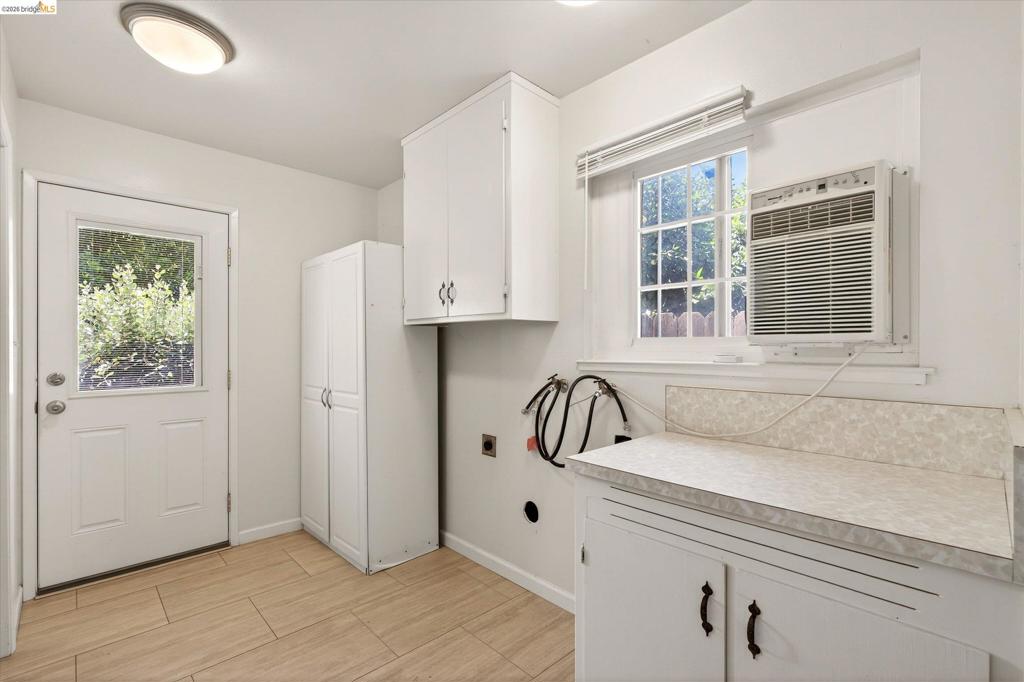 2148 Frederick St Property Photo 18