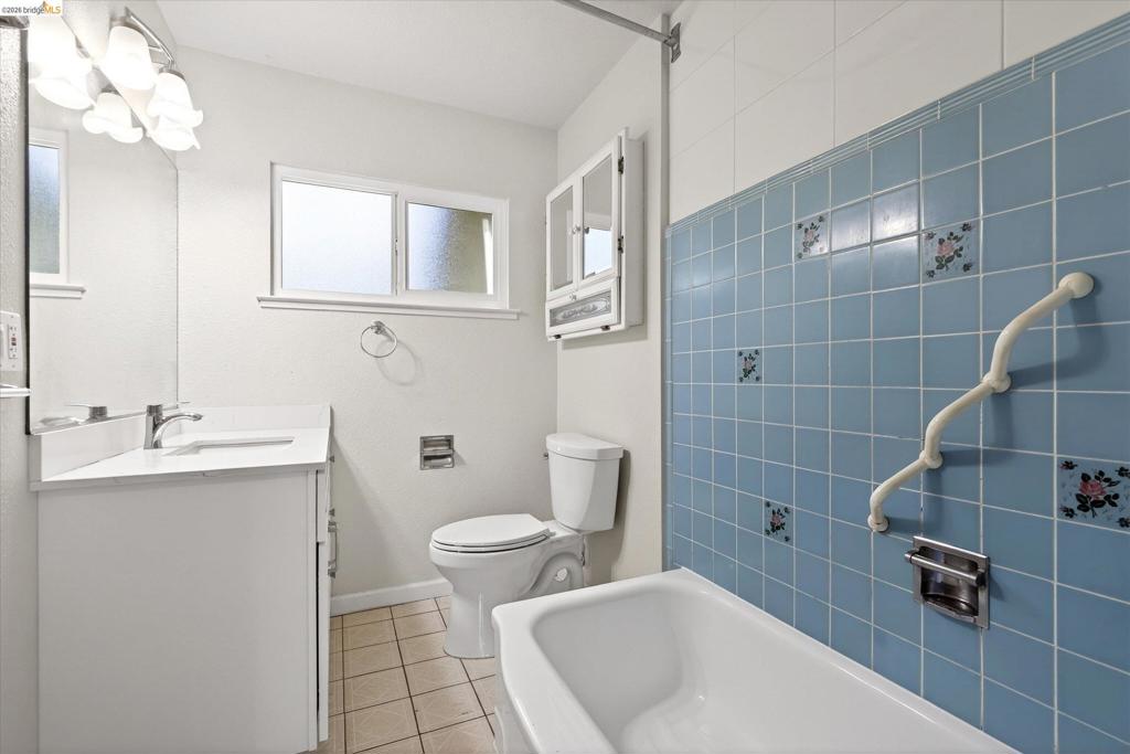 2148 Frederick St Property Photo 25