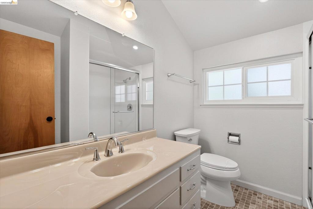 2148 Frederick St Property Photo 28