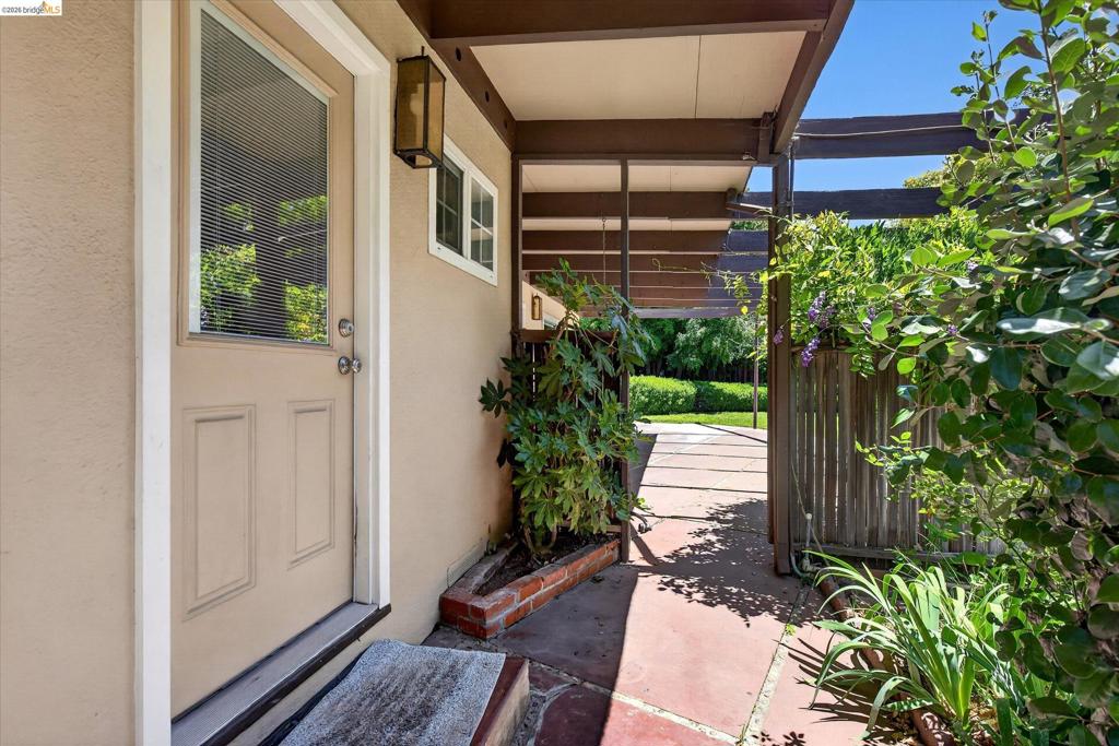 2148 Frederick St Property Photo 34