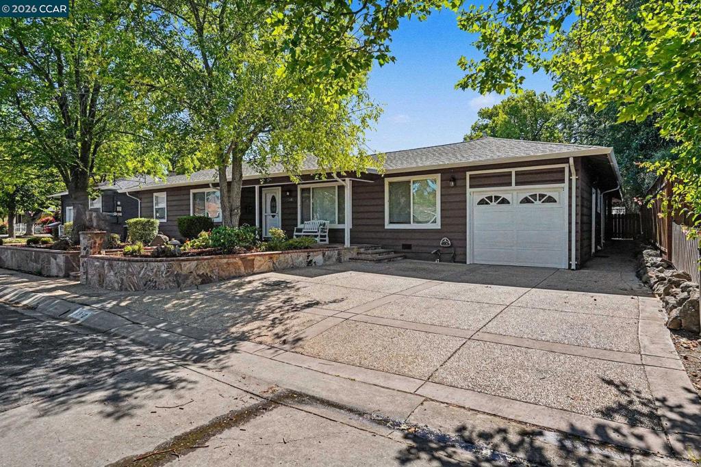 1360 Grove Way Property Photo 1