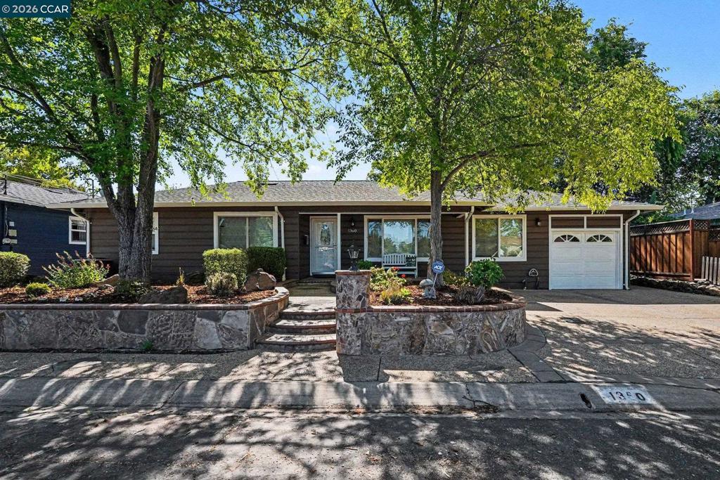 1360 Grove Way Property Photo 2