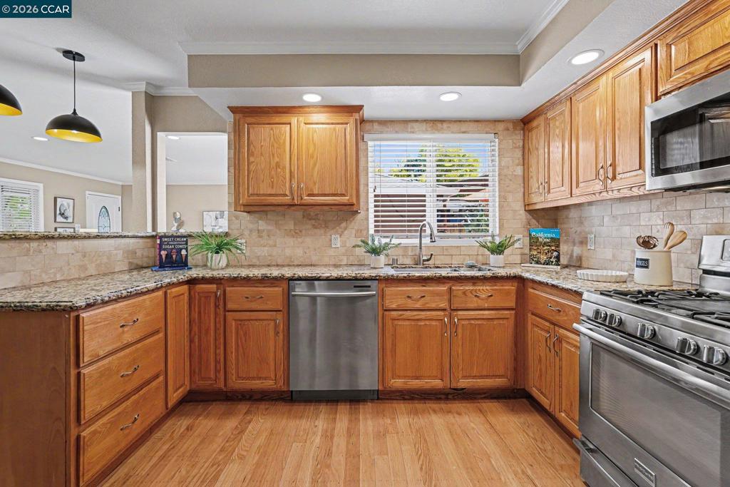 1360 Grove Way Property Photo 10