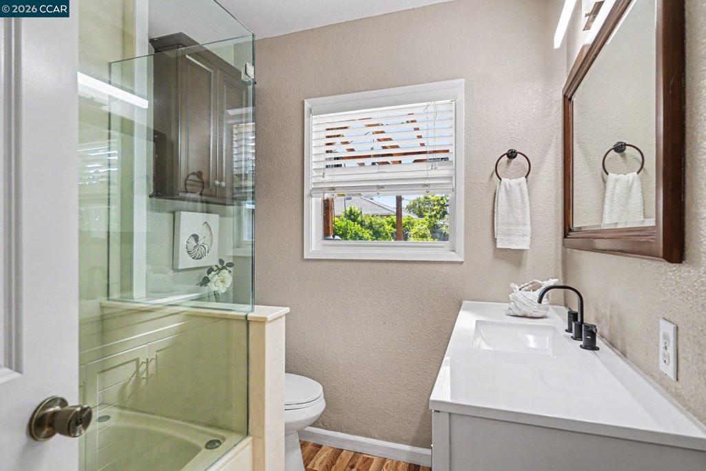 1360 Grove Way Property Photo 14