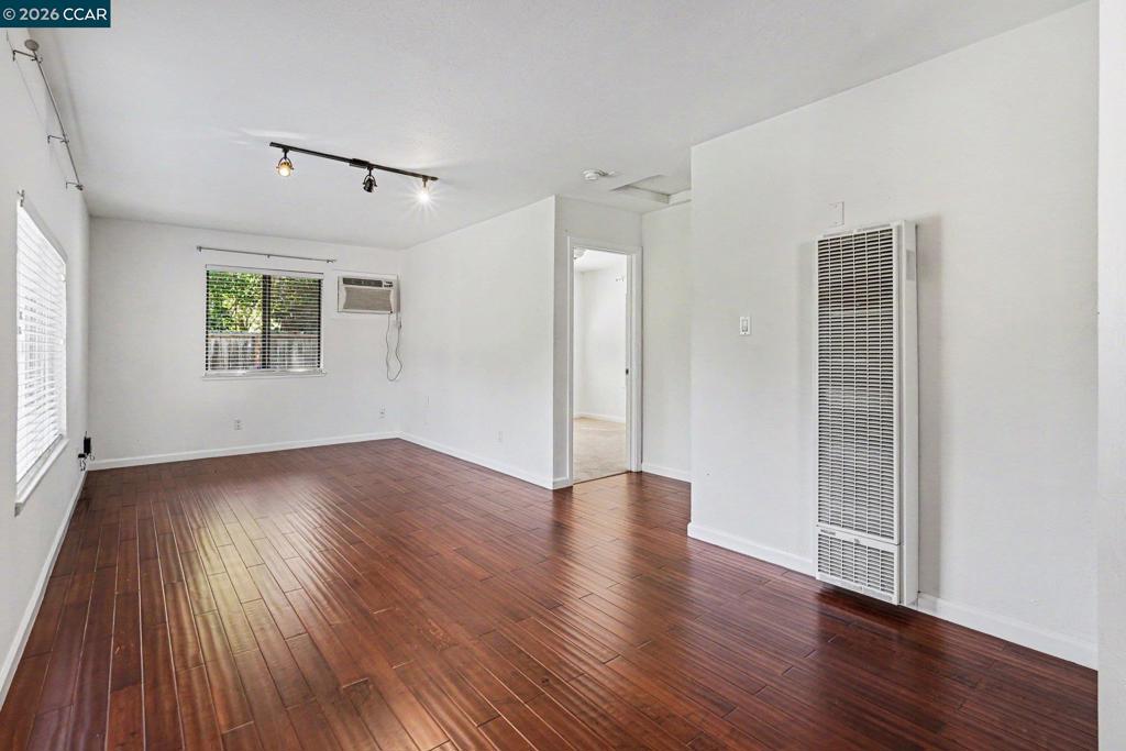 1360 Grove Way Property Photo 27