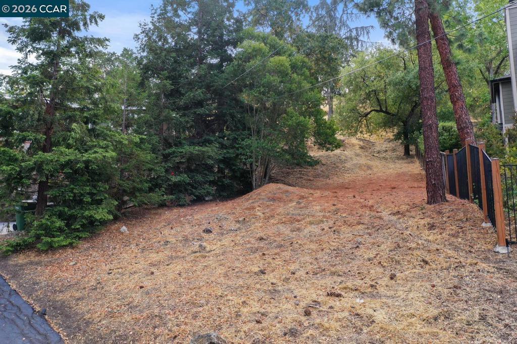 457 Summit Rd Property Photo 3