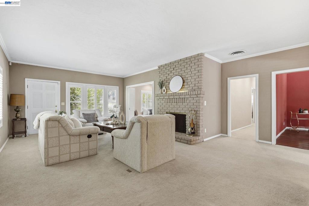 200 Greenwich Ln Property Photo 10