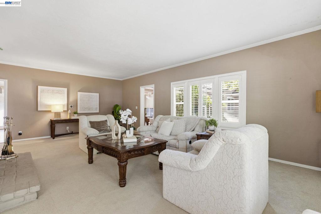 200 Greenwich Ln Property Photo 11