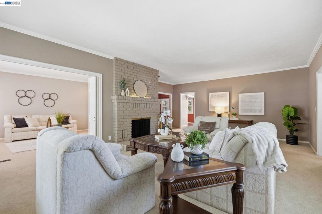 200 Greenwich Ln Property Photo 12