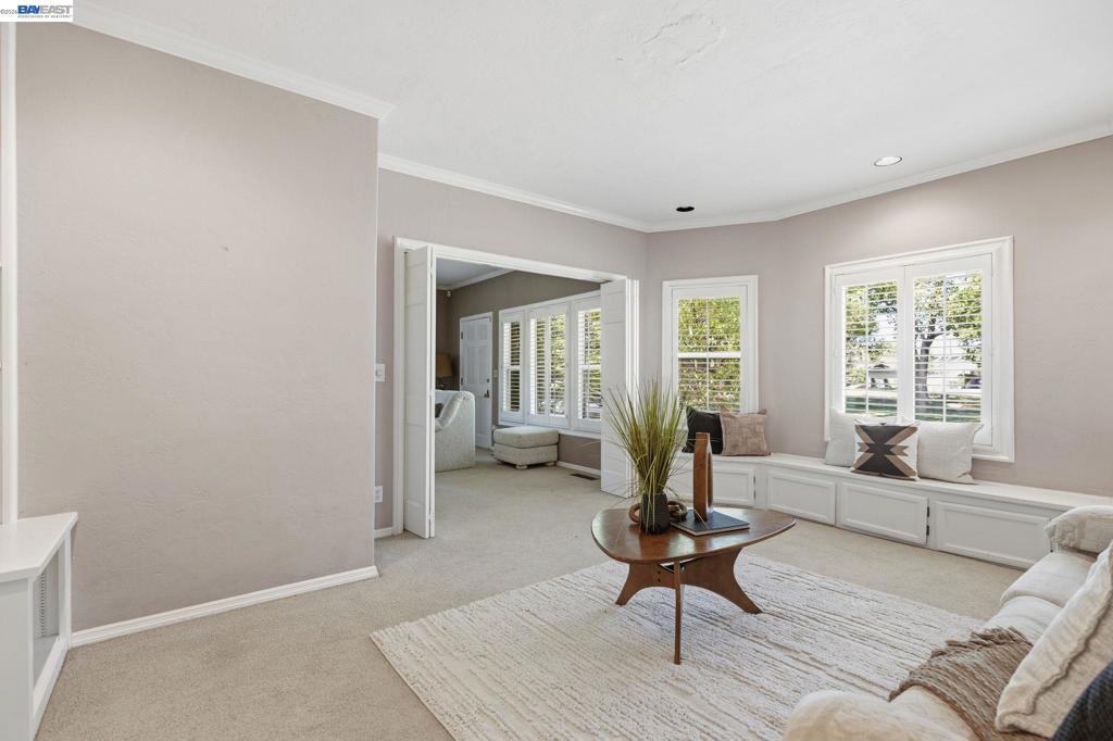 200 Greenwich Ln Property Photo 16