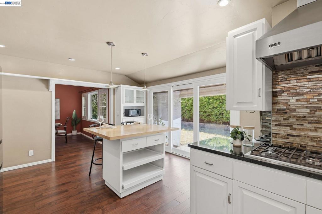 200 Greenwich Ln Property Photo 24