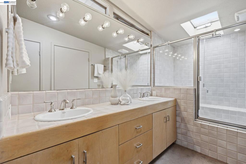 200 Greenwich Ln Property Photo 31