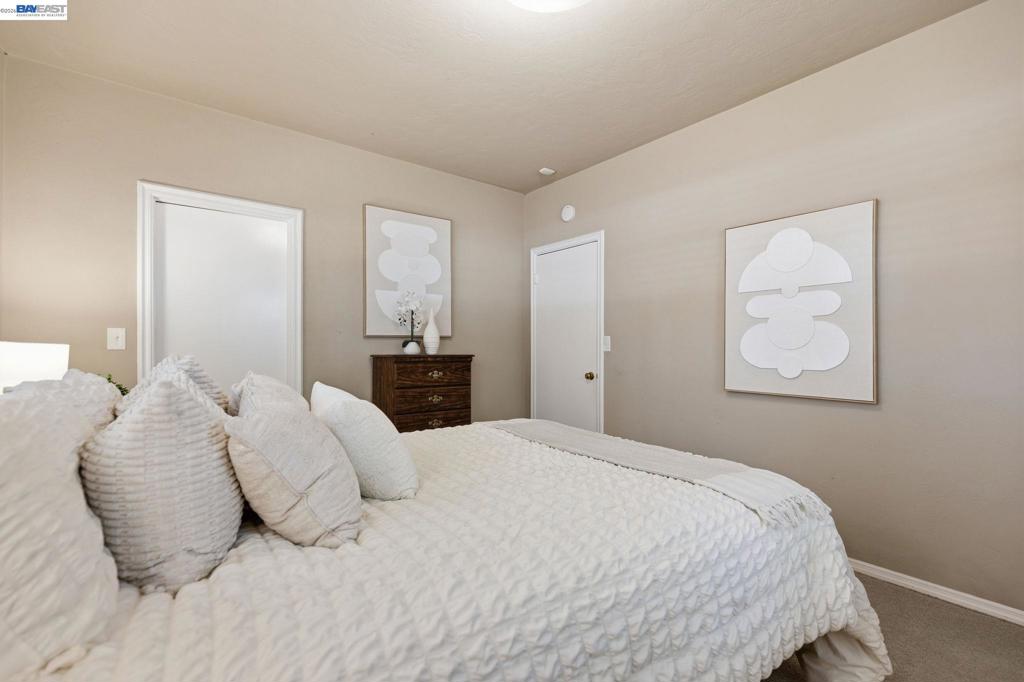 200 Greenwich Ln Property Photo 35