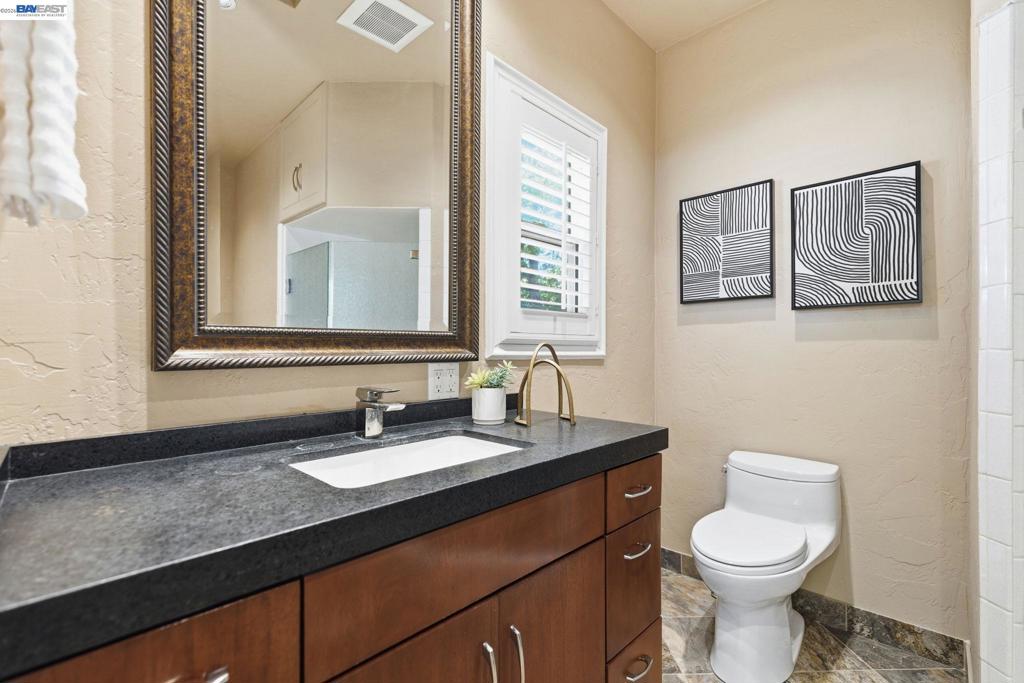 200 Greenwich Ln Property Photo 37