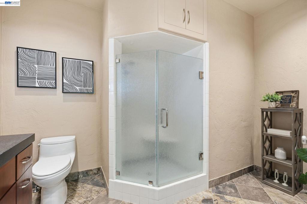 200 Greenwich Ln Property Photo 38