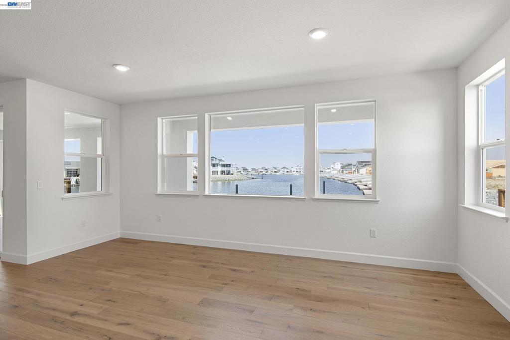 16 Grey Whale Place Property Photo 7