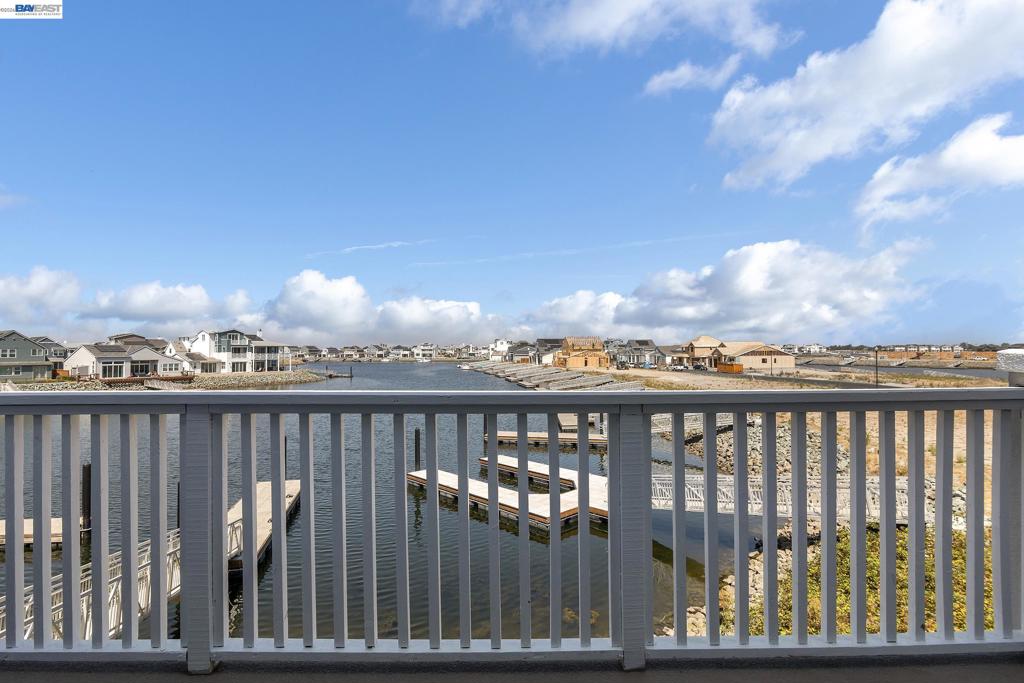 16 Grey Whale Place Property Photo 8