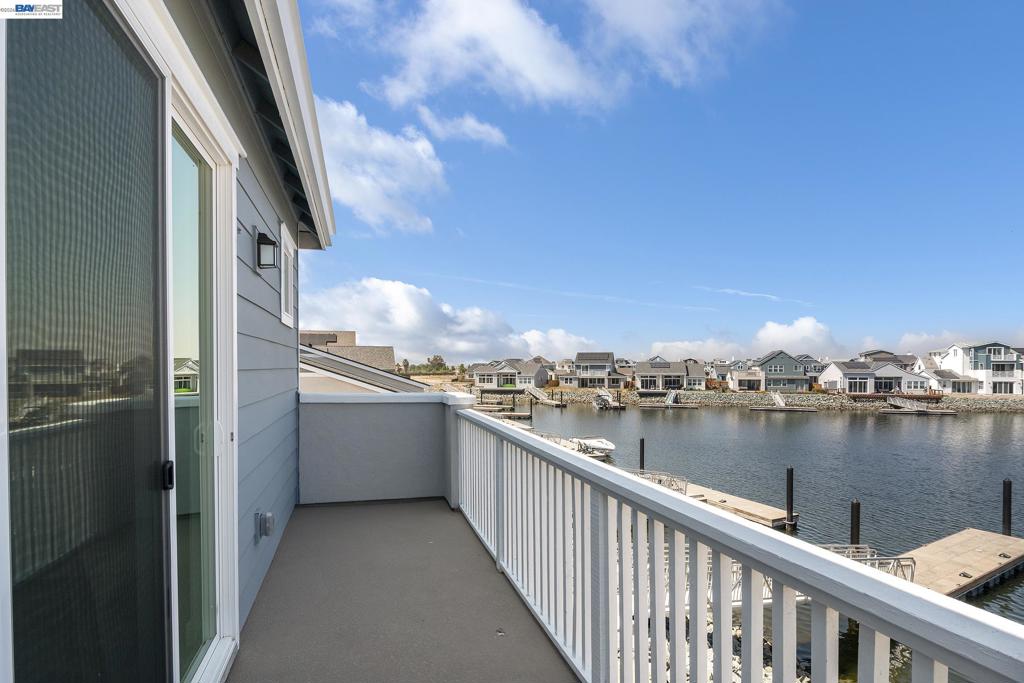 16 Grey Whale Place Property Photo 9