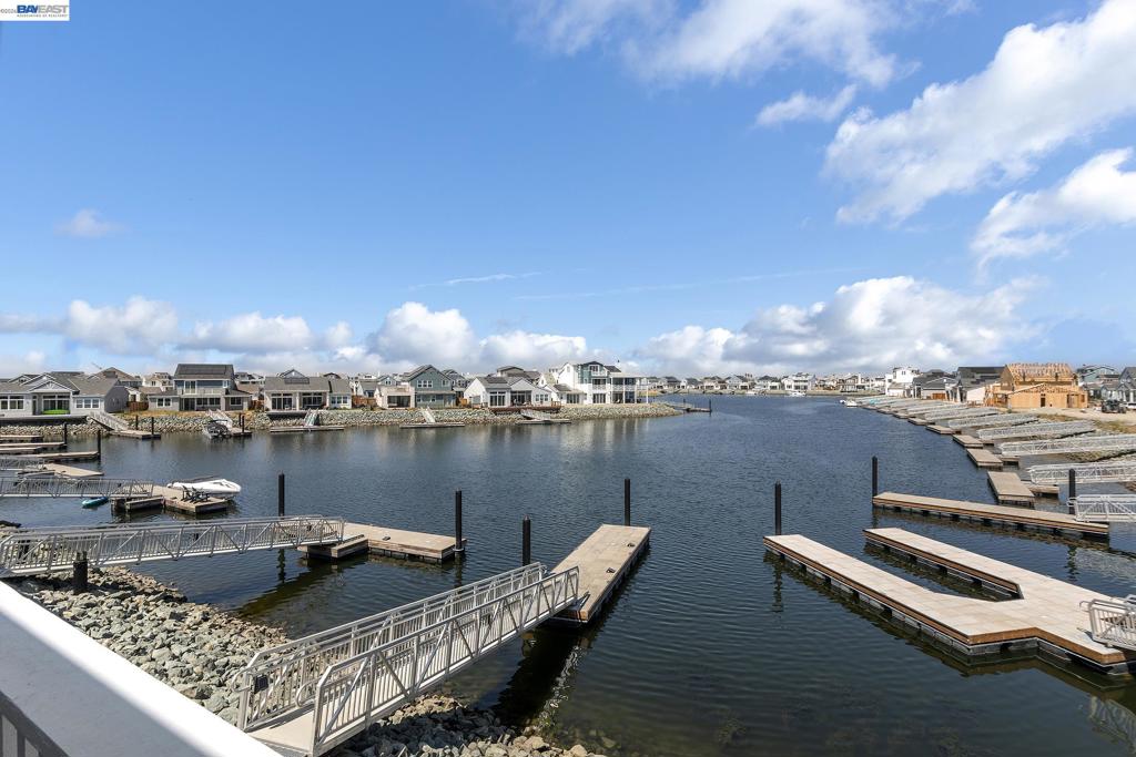 16 Grey Whale Place Property Photo 10
