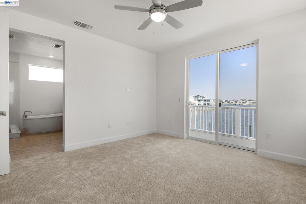 16 Grey Whale Place Property Photo 11